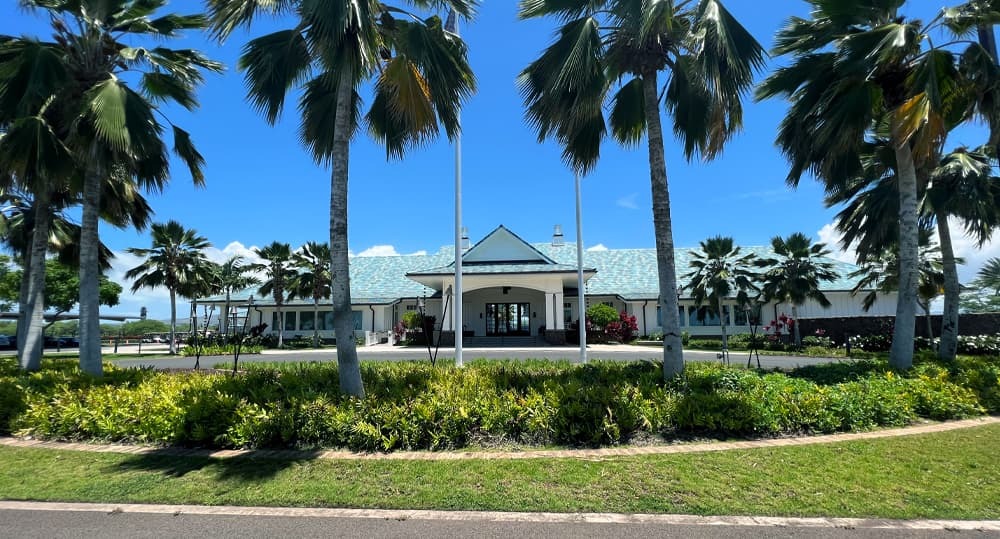 The entrance to Hoakalei Country Club.
