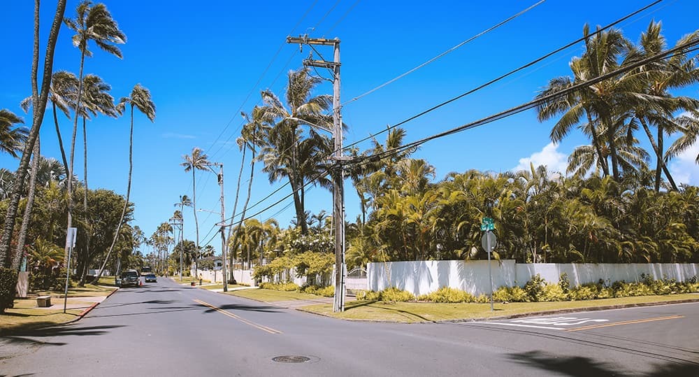 Intersection of Kahala Ave. and Pueo St.
