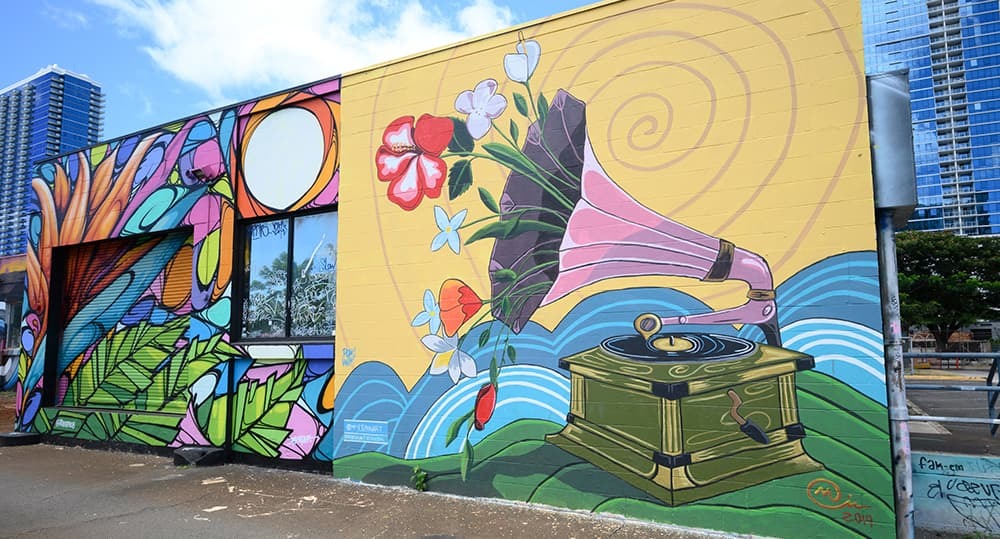 Kakaako mural near behind Fisher Hawaii.